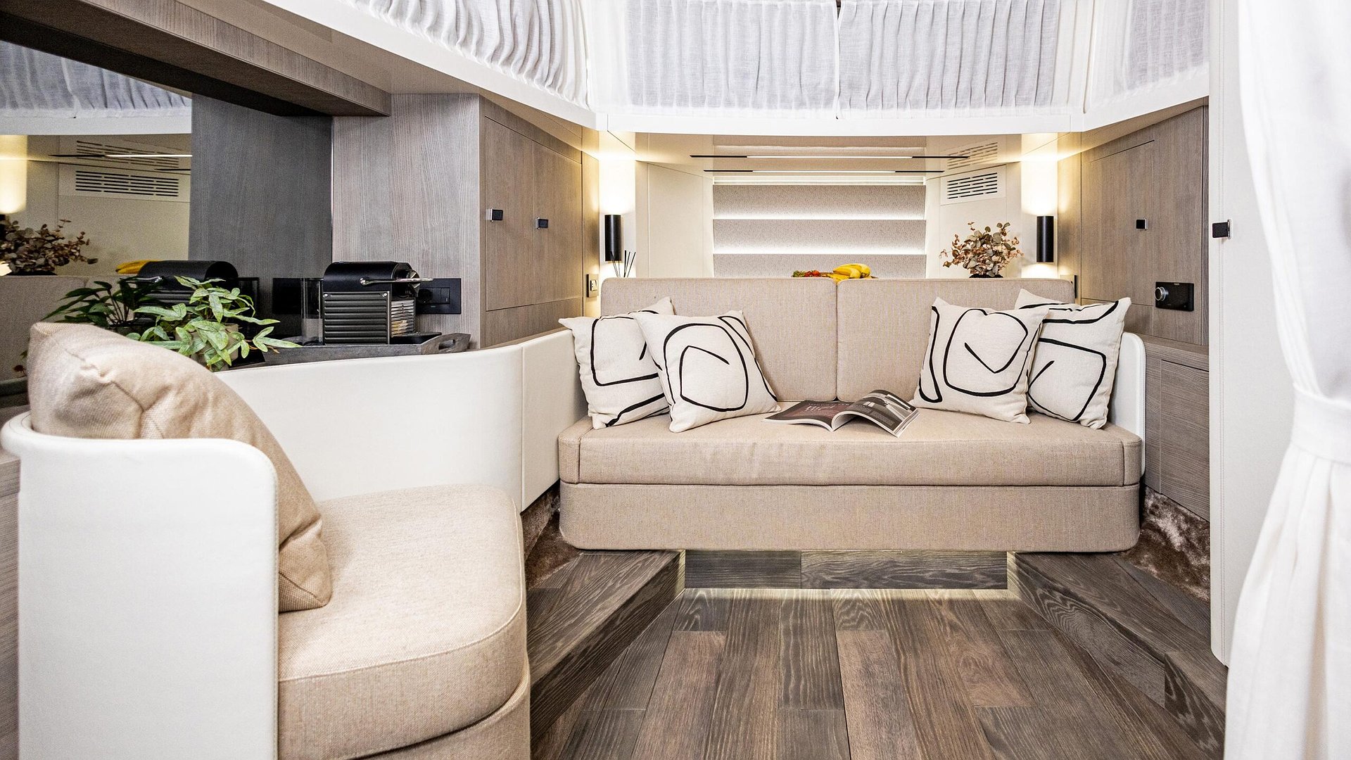 Cranchi A46 Just Unique de Lis Charter en Ibiza