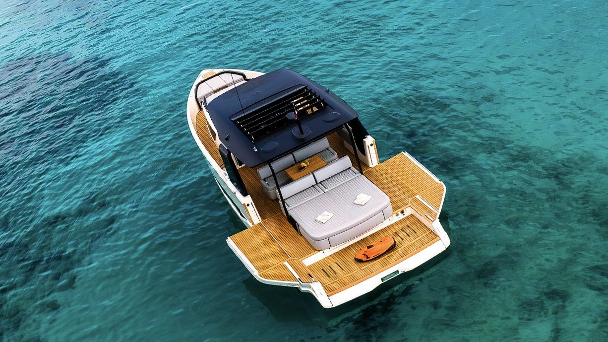 Cranchi A46 Just Unique de Lis Charter en Ibiza