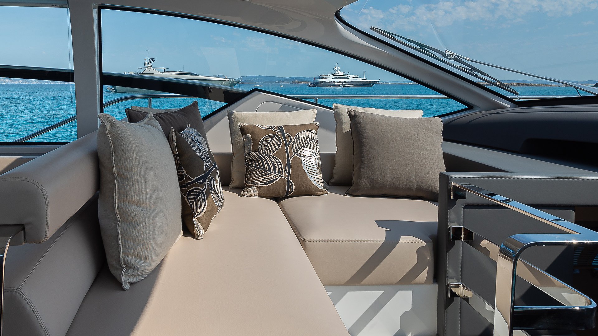 Pershing 5X - Remedy of Lis Charter in Ibiza