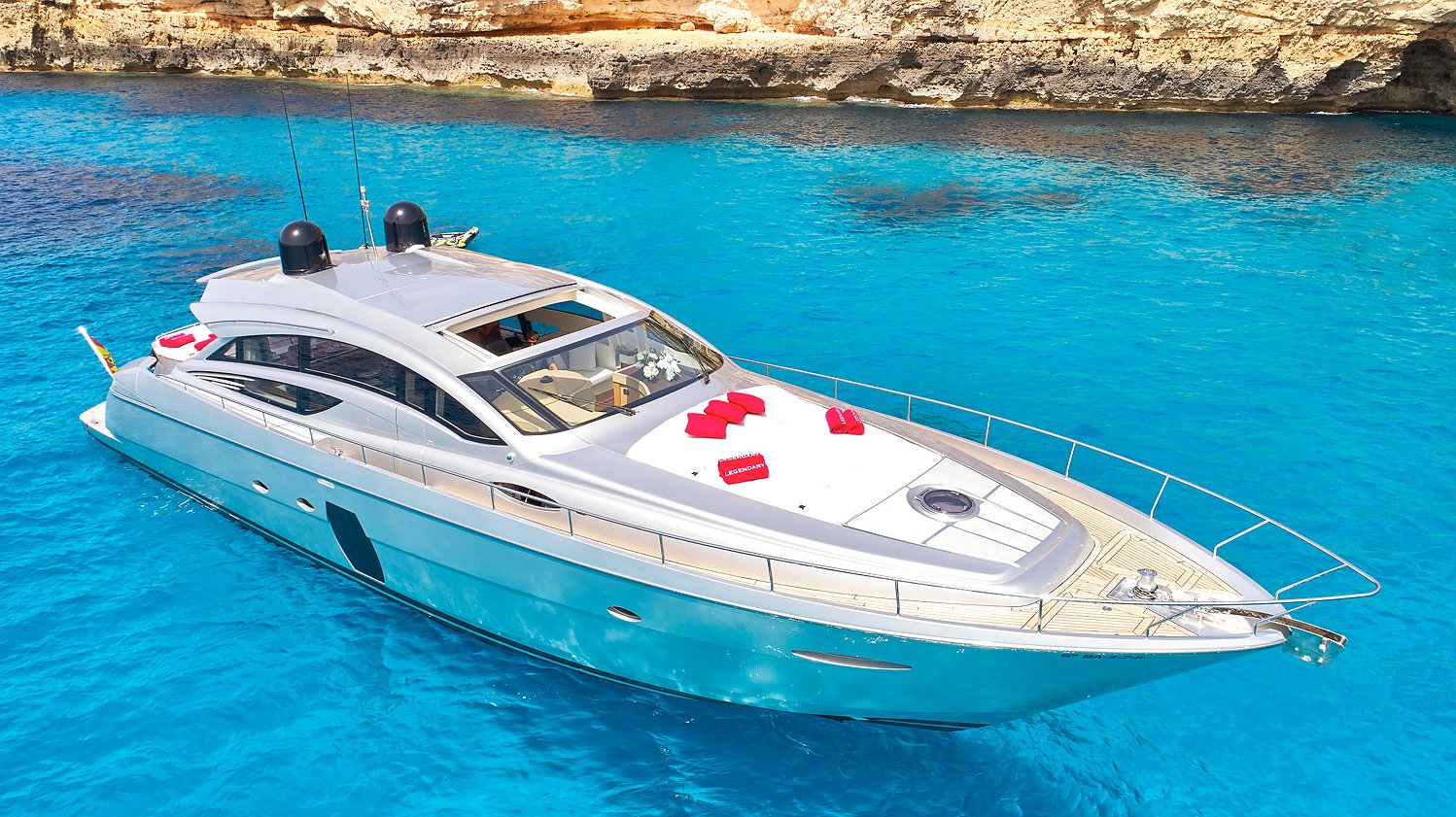 PERSHING 72 - LEGENDARY de Lis Charter en Ibiza