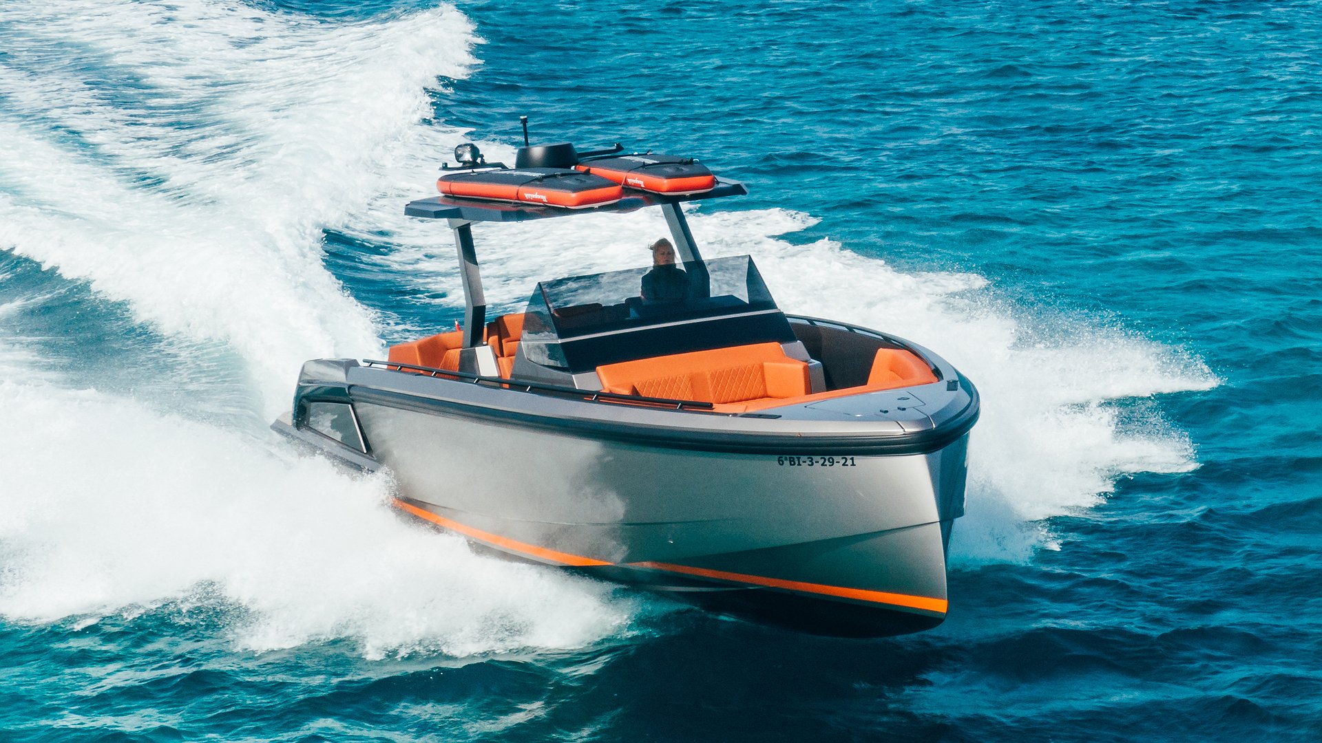VANQUISH VQ40 - CAJA TRES de Lis Charter en Ibiza