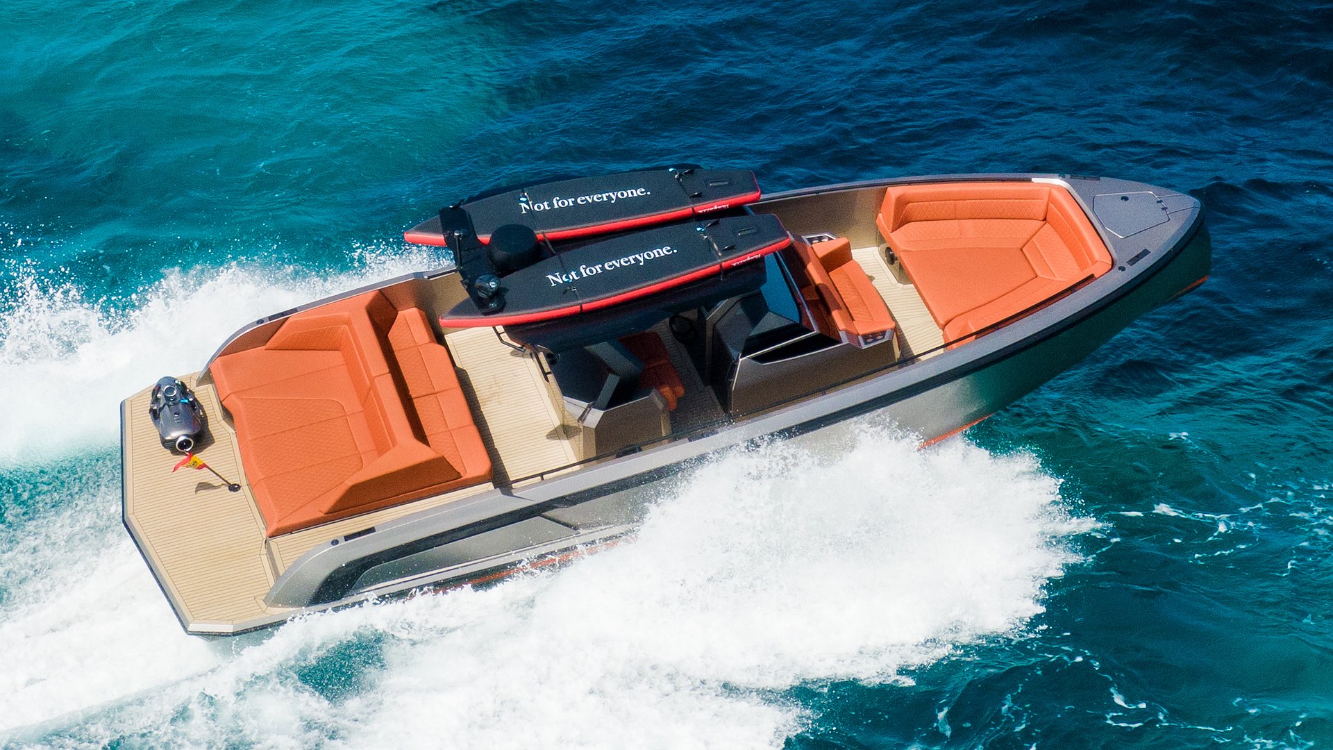 VANQUISH VQ40 - CAJA TRES de Lis Charter en Ibiza