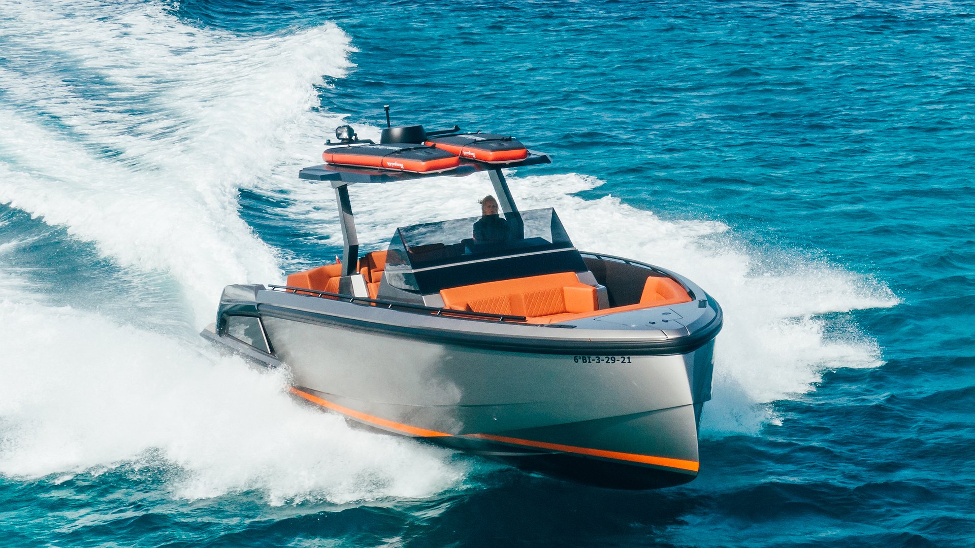 VANQUISH VQ40 - CAJA TRES de Lis Charter en Ibiza