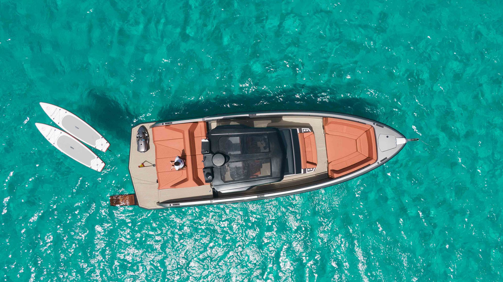 VANQUISH VQ40 - CAJA TRES de Lis Charter en Ibiza