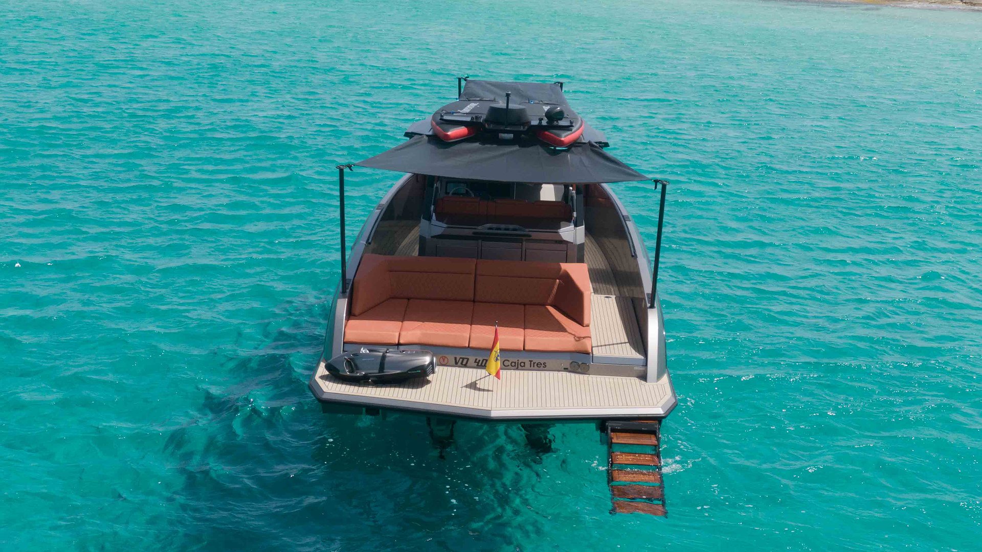 VANQUISH VQ40 - CAJA TRES de Lis Charter en Ibiza
