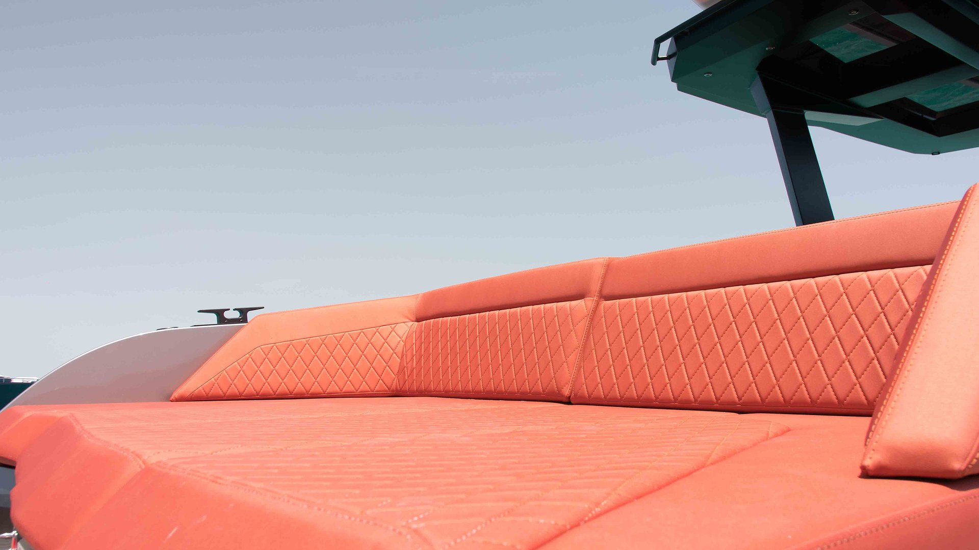 VANQUISH VQ40 - CAJA TRES de Lis Charter en Ibiza