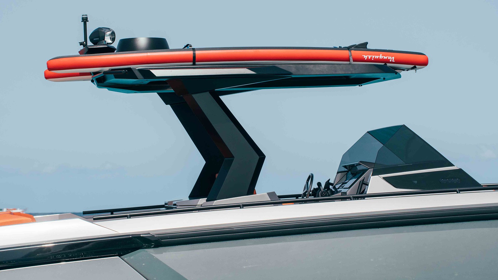 VANQUISH VQ40 - CAJA TRES de Lis Charter en Ibiza