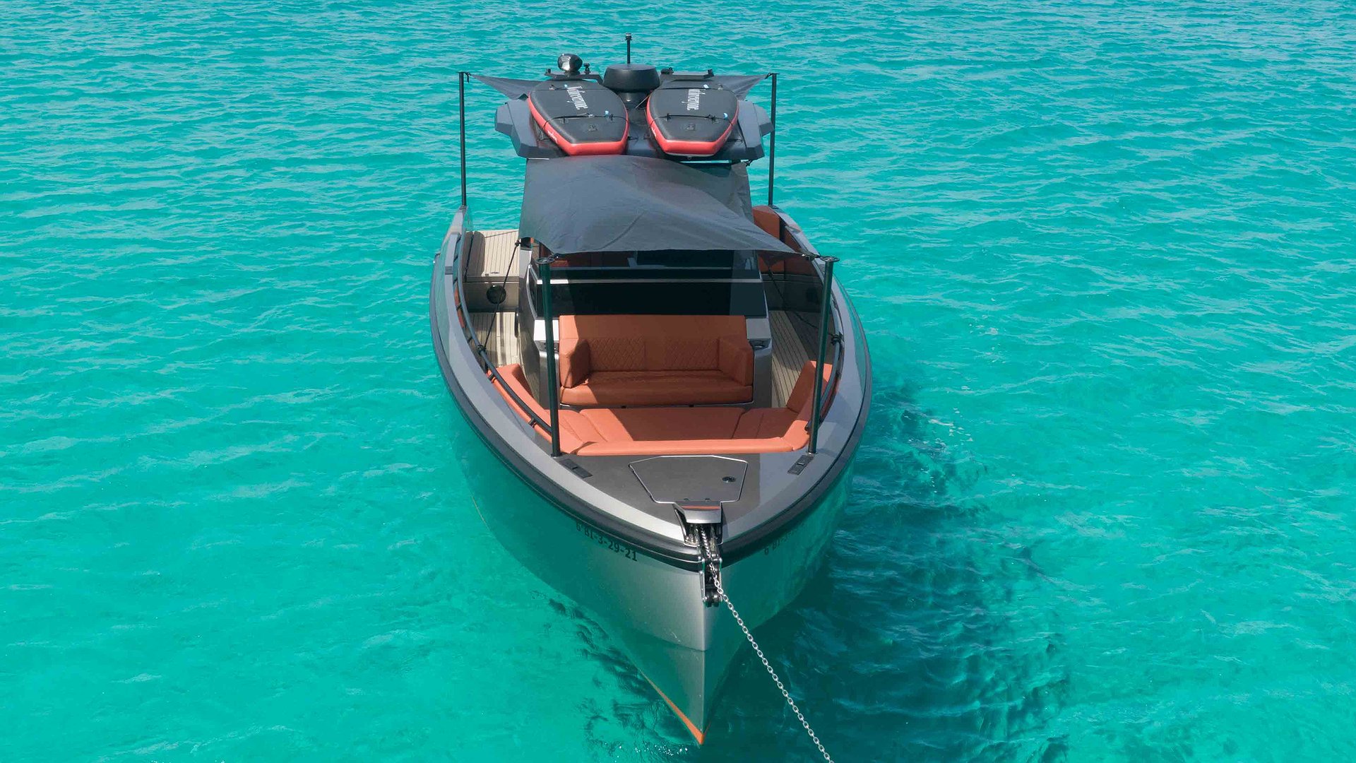 VANQUISH VQ40 - CAJA TRES de Lis Charter en Ibiza