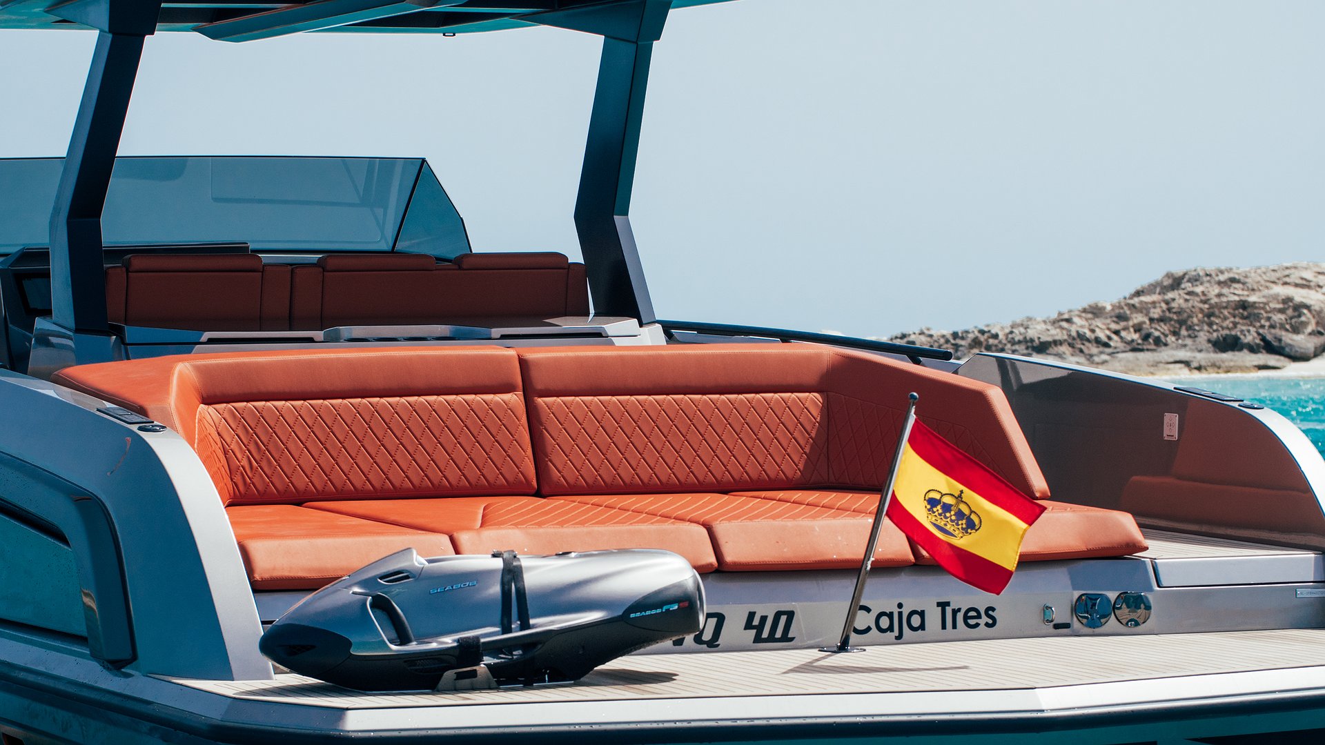 VANQUISH VQ40 - CAJA TRES de Lis Charter en Ibiza