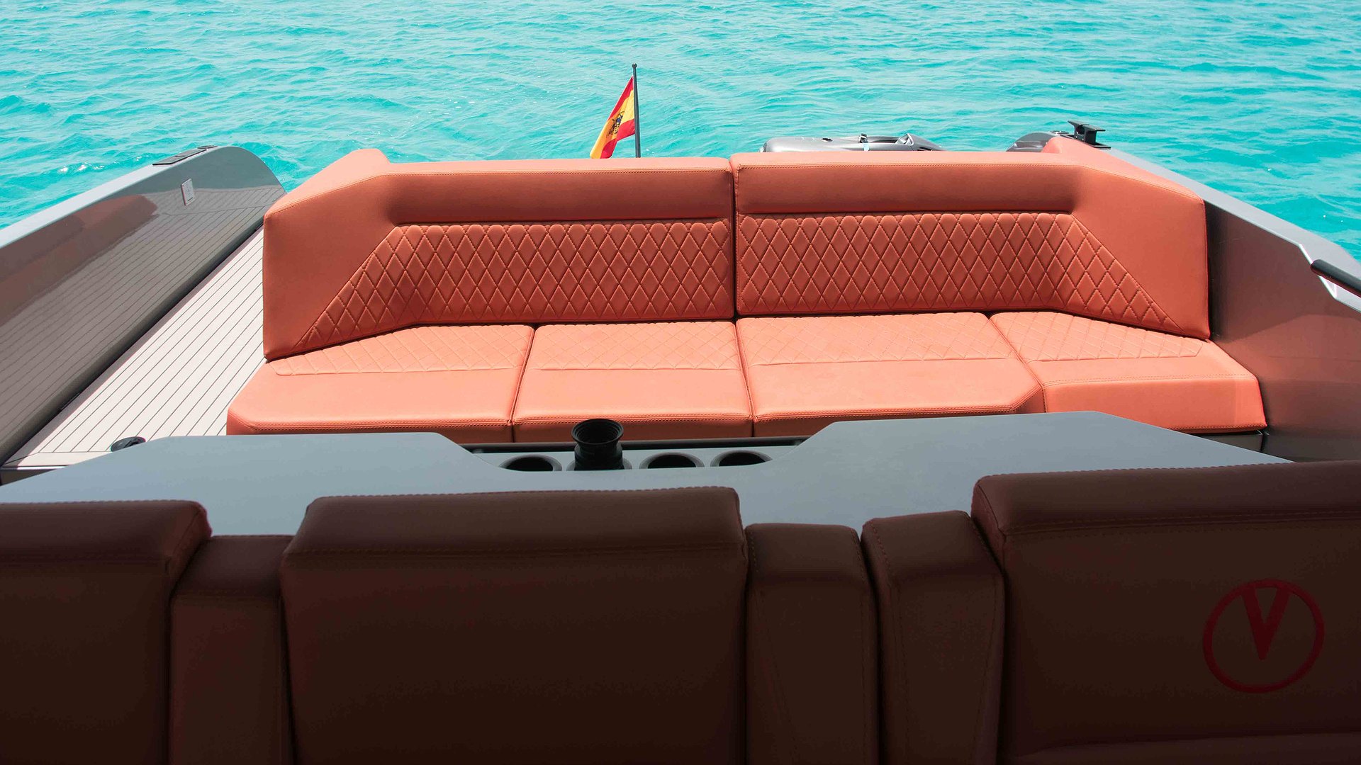VANQUISH VQ40 - CAJA TRES de Lis Charter en Ibiza