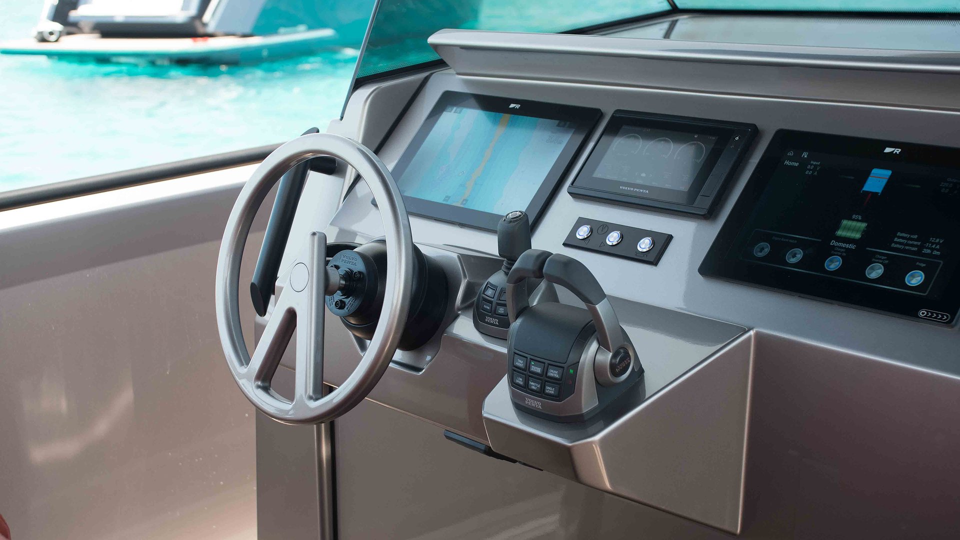VANQUISH VQ40 - CAJA TRES de Lis Charter en Ibiza