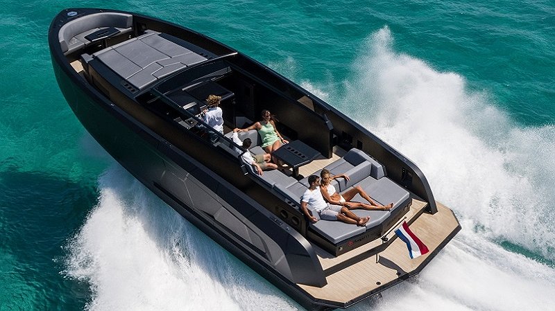 VANQUISH VQ45 - BALR de Lis Charter en Ibiza