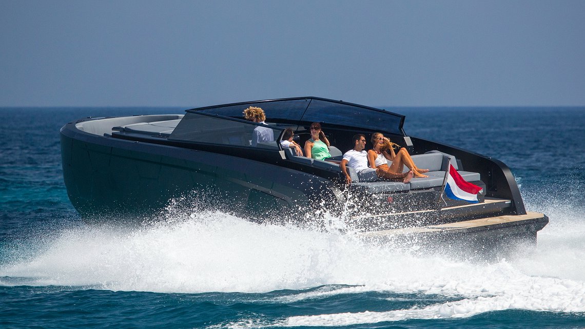 VANQUISH VQ45 - BALR de Lis Charter en Ibiza