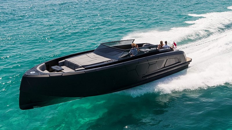 VANQUISH VQ45 - BALR de Lis Charter en Ibiza