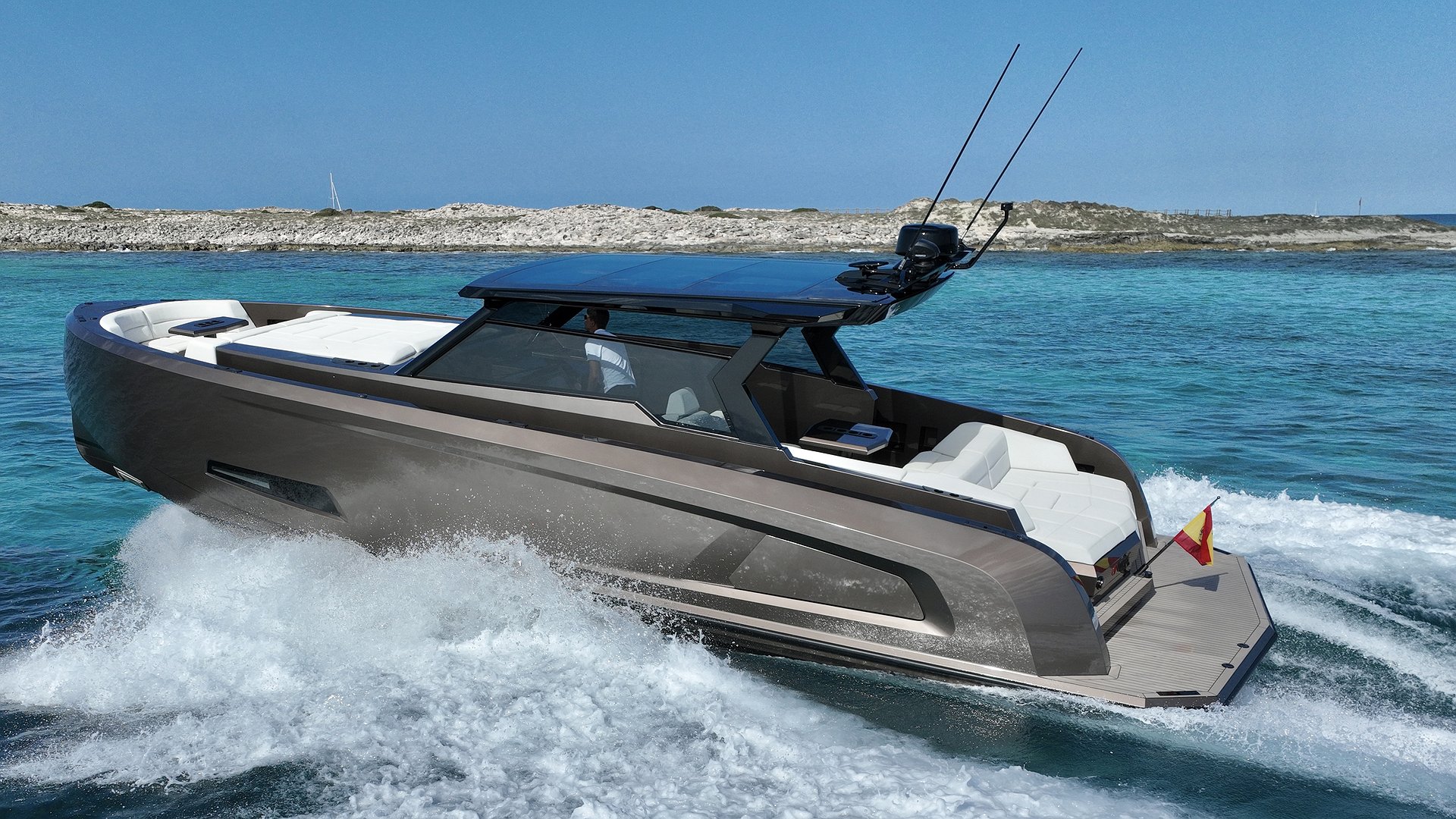 VANQUISH VQ45 - MEDIA NARANJA de Lis Charter en Ibiza