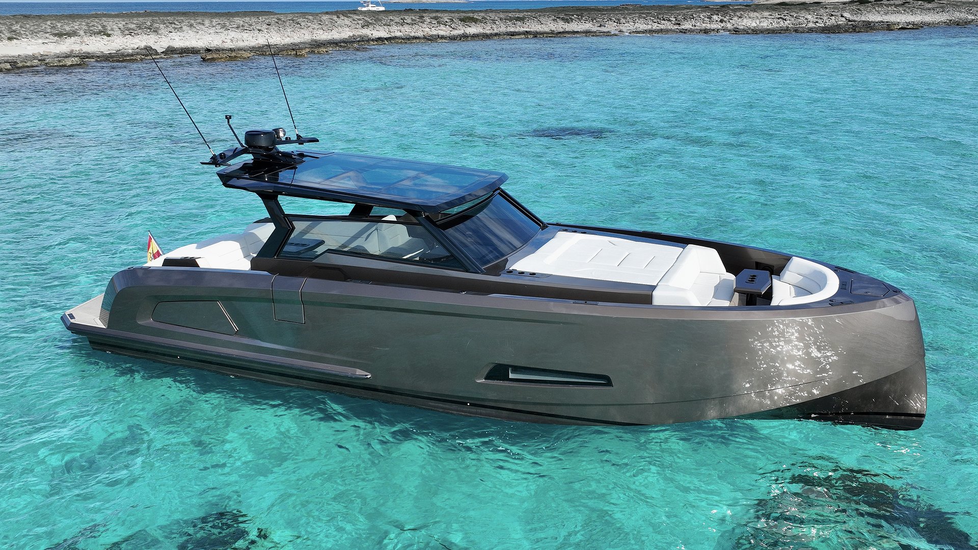 VANQUISH VQ45 - MEDIA NARANJA de Lis Charter en Ibiza