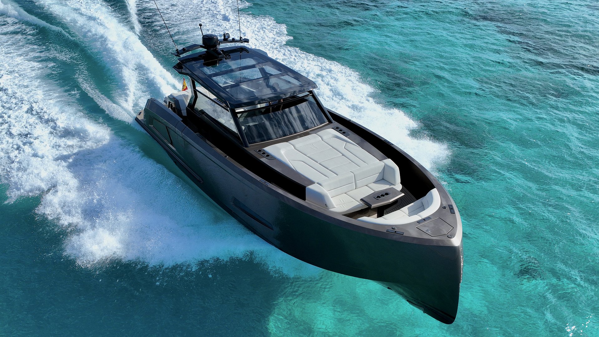 VANQUISH VQ45 - MEDIA NARANJA de Lis Charter en Ibiza