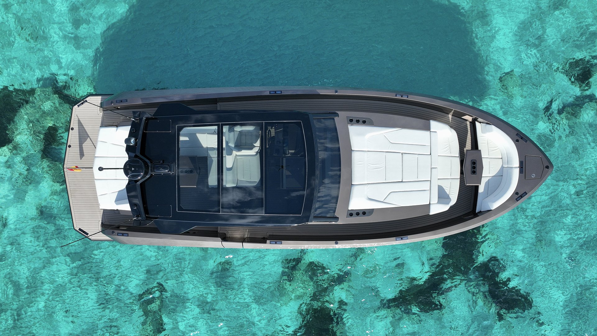 VANQUISH VQ45 - MEDIA NARANJA de Lis Charter en Ibiza