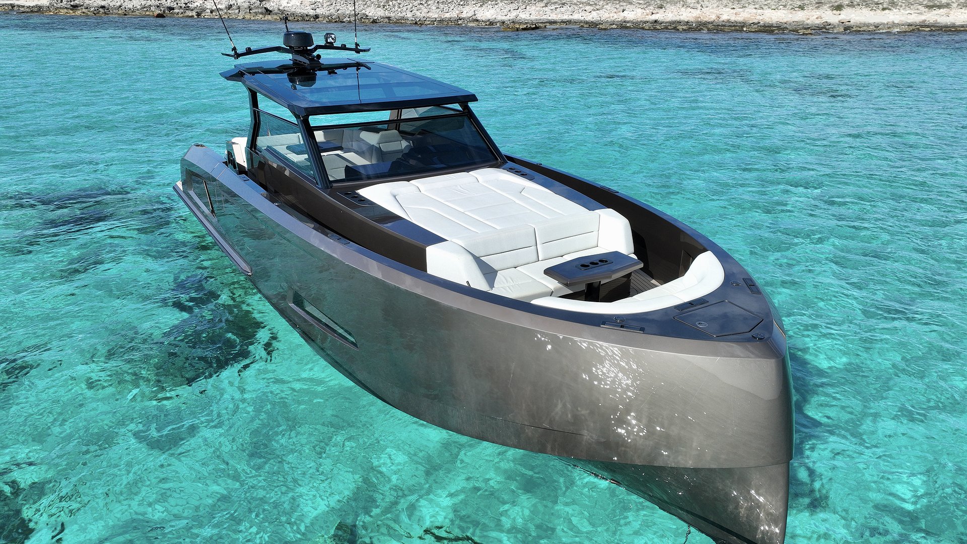 VANQUISH VQ45 - MEDIA NARANJA de Lis Charter en Ibiza