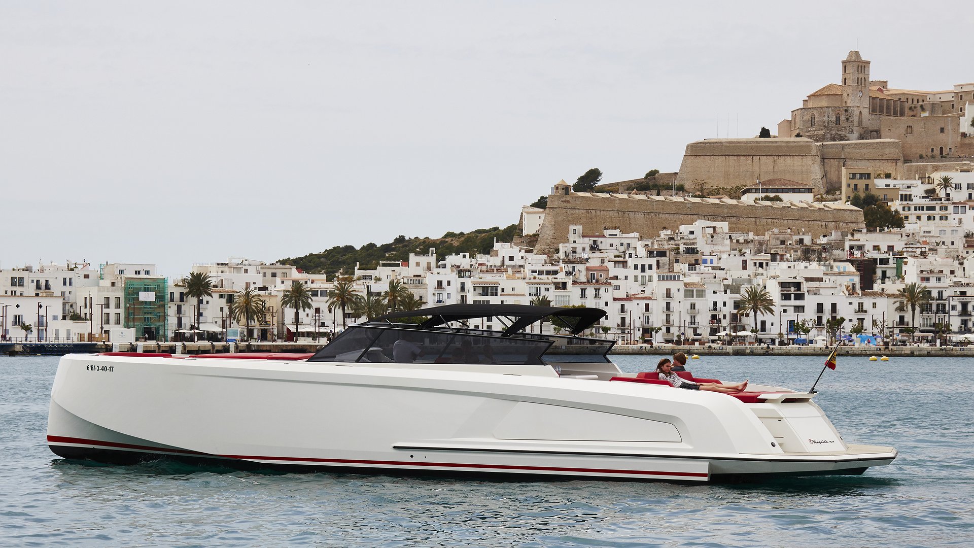 VANQUISH VQ54 - DIVA de Lis Charter en Ibiza