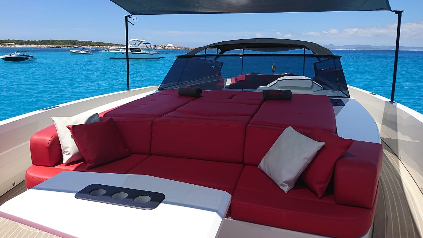 VANQUISH VQ54 - DIVA de Lis Charter en Ibiza