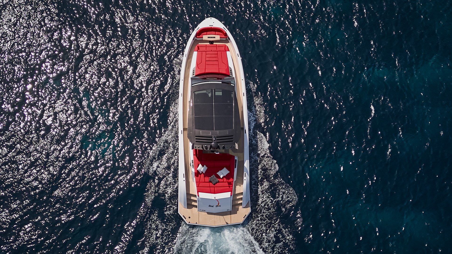 VANQUISH VQ58 - REAL DIVA de Lis Charter en Ibiza