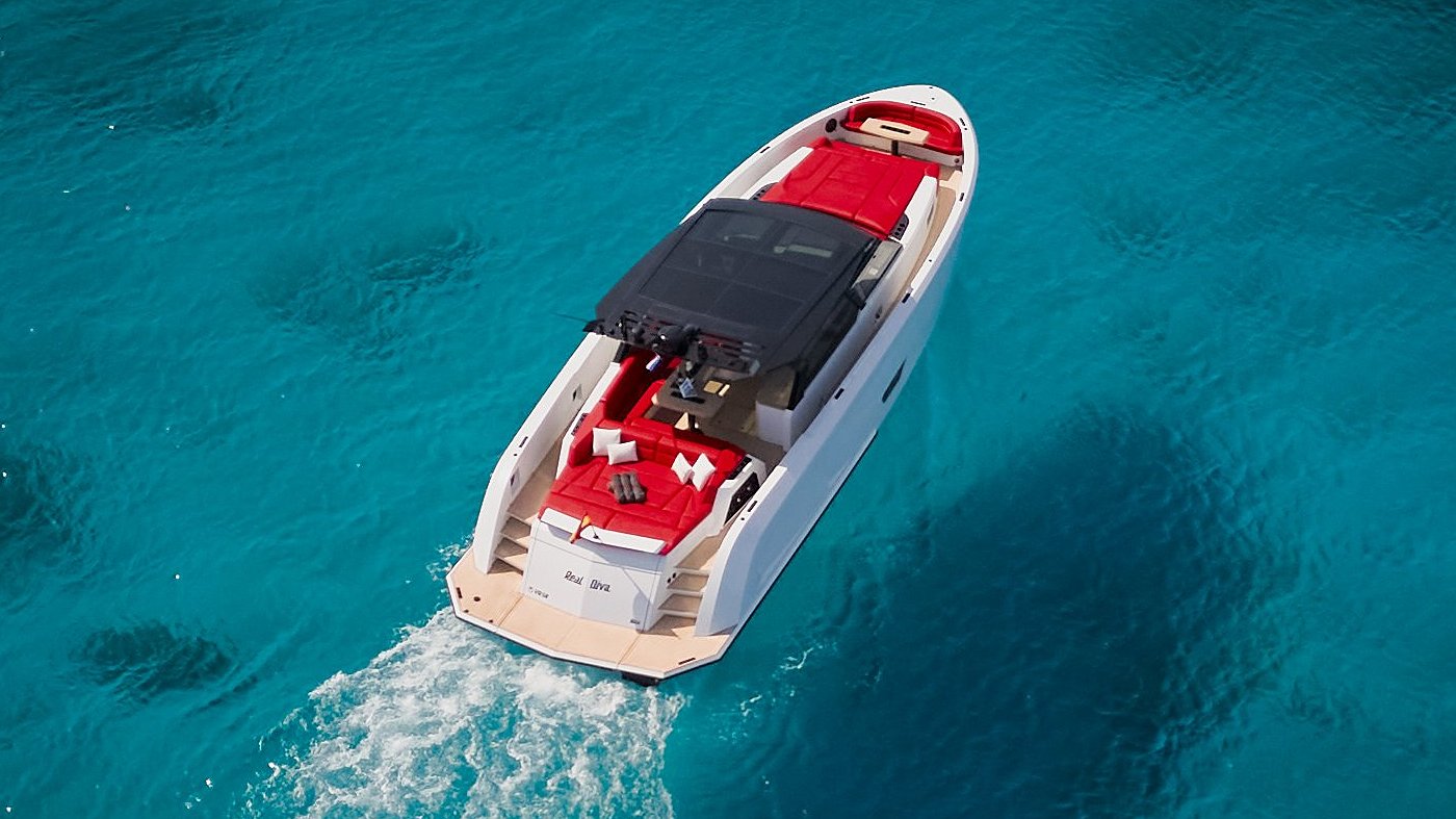 VANQUISH VQ58 - REAL DIVA de Lis Charter en Ibiza