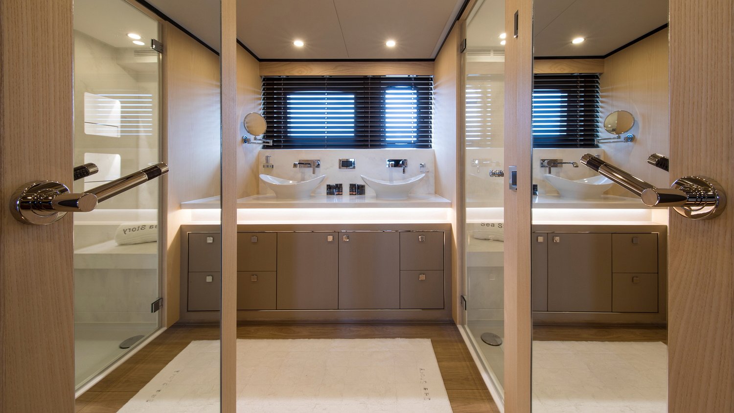 VANQUISH VQ82 - SEA STORY de Lis Charter en Ibiza