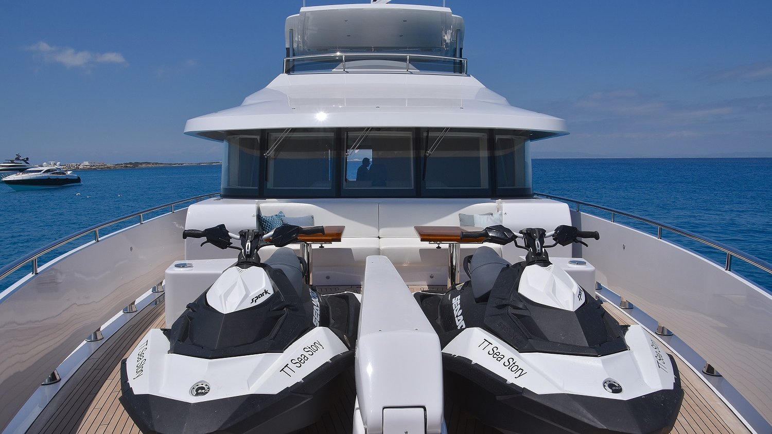 VANQUISH VQ82 - SEA STORY de Lis Charter en Ibiza