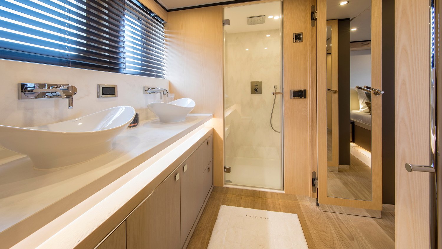 VANQUISH VQ82 - SEA STORY de Lis Charter en Ibiza