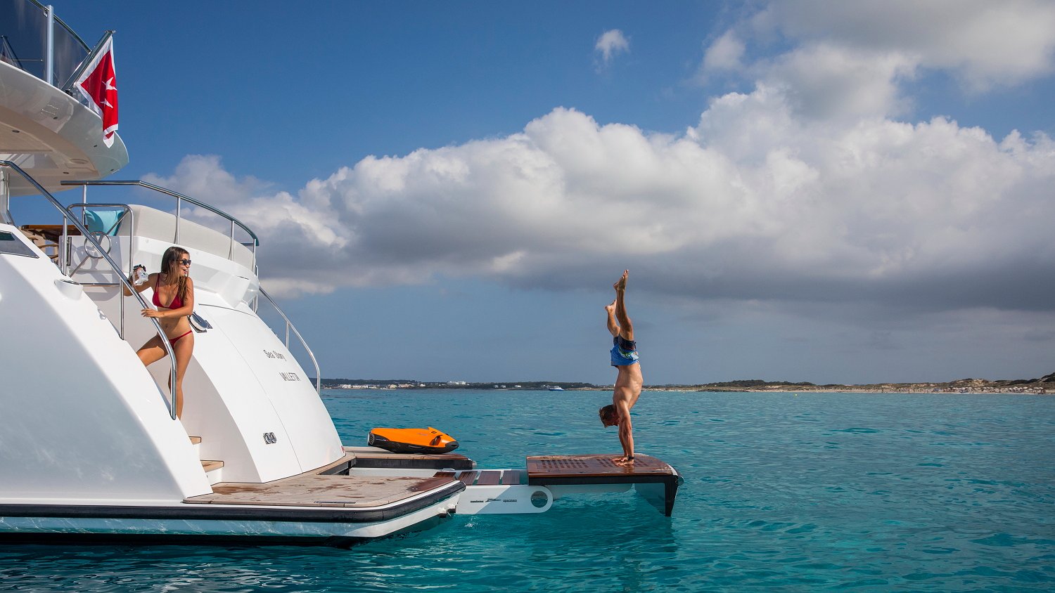 VANQUISH VQ82 - SEA STORY de Lis Charter en Ibiza
