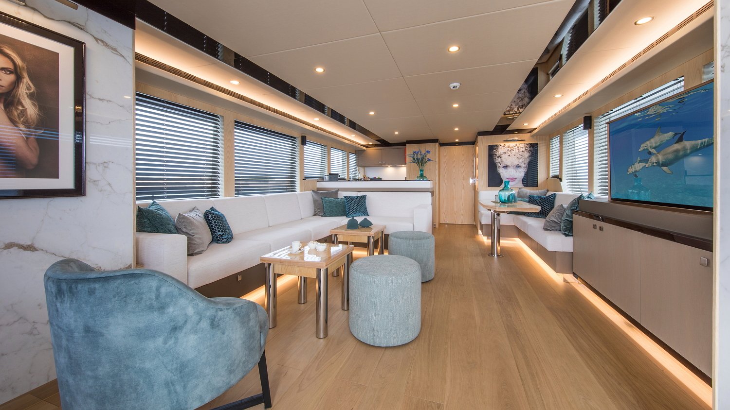 VANQUISH VQ82 - SEA STORY de Lis Charter en Ibiza